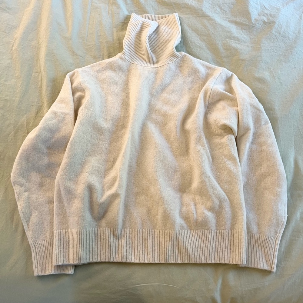 Cream Uniqlo 100% Wool Turtleneck Sweater